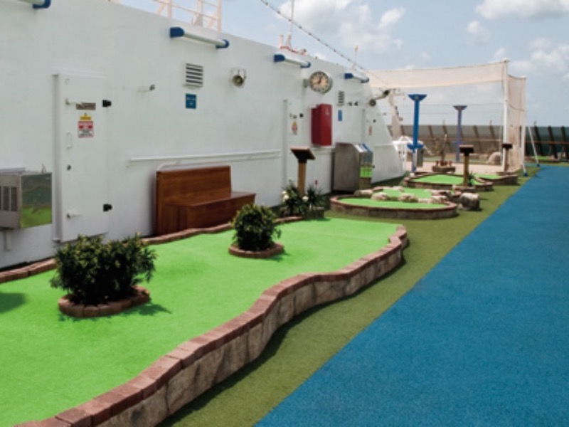 Croisière CCL Carnival Legend Minigolf