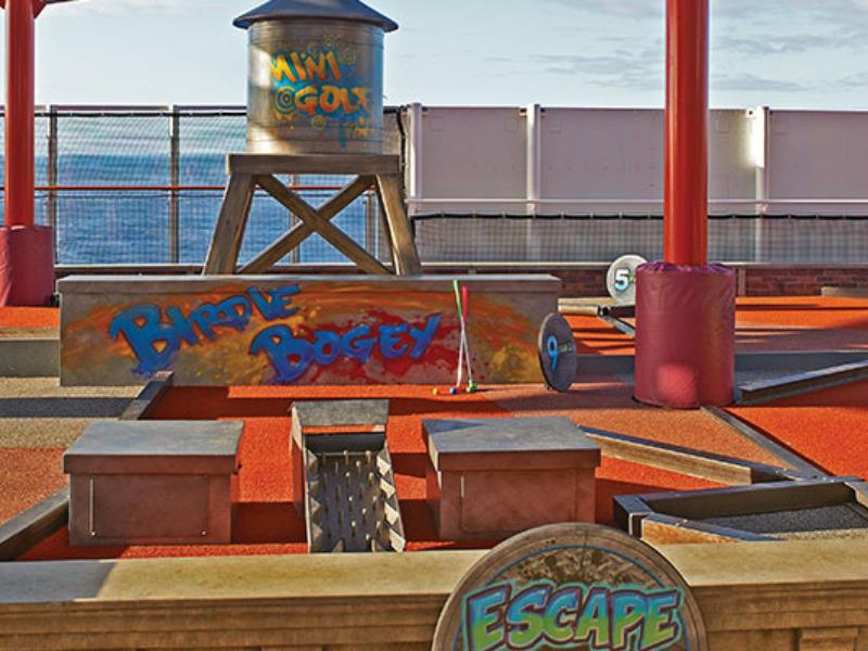 Croisière NCL Norwegian Escape Minigolf