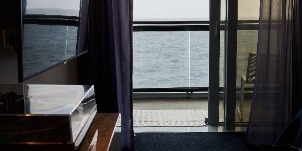 Virgin Voyages Scarlet Lady Gorgeous Suite Adaptée